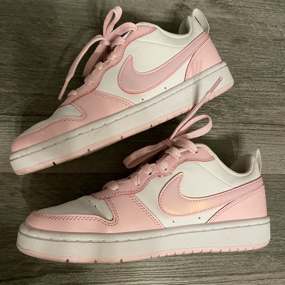 Nike Kids Court Borough Low Trainers Sneakers in Pink and White